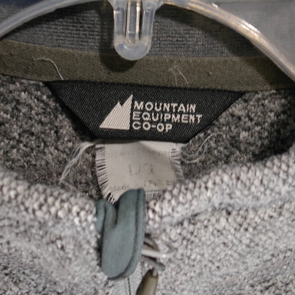 Fleece 1/2 zipper with pocket from MEC  size L/G - Picture 6 of 9